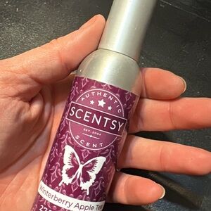 Scentsy Winterberry Apple Tea Fragrance Spray - Purple and Silver